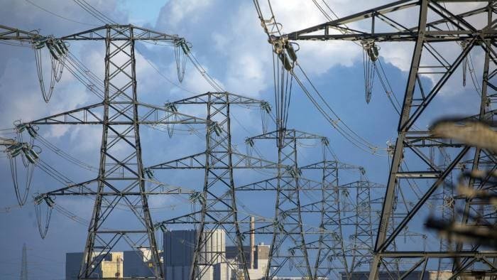 خطة طوارئ للكهرباء خلال عيد الأضحى لتأمين المساجد وساحات الصلاة ودعم الشبكة بمولدات احتياطية خطة طوارئ للكهرباء خلال عيد الأضحى لتأمين المساجد وساحات الصلاة ودعم الشبكة بمولدات احتياطية