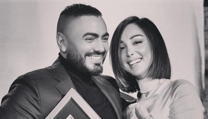 تامر حسني وبسمة بوسيل يخطفان الأنظار في استاد القاهرة.. وظهورهما العائلي يثير تساؤلات الجمهور تامر حسني وبسمة بوسيل يخطفان الأنظار في استاد القاهرة.. وظهورهما العائلي يثير تساؤلات الجمهور