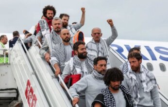 وصول ناشطي "أسطول الصمود العالمي" إلى إسطنبول ونقل المصابين منهم إلى المستشفيات