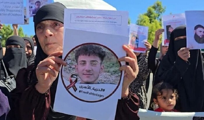 أهالي أسرى سوريين لدى إسرائيل يطالبون الأمم المتحدة بالكشف عن مصير أبنائهم أهالي أسرى سوريين لدى إسرائيل يطالبون الأمم المتحدة بالكشف عن مصير أبنائهم