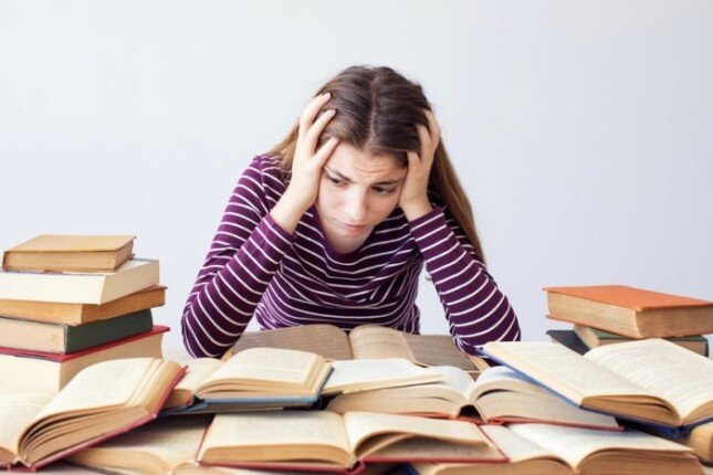 إشارات جسدية ونفسية تكشف توتر الأبناء قبل الامتحانات.. وهذه هي أهم طرق التعامل معهم ودعمهم