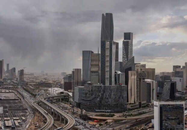 الحضور 4 ساعات.. الرياض تطبق نظام «ساعات العمل المرنة» للموظفين في أكثر من 50 جهة حكومية الحضور 4 ساعات.. الرياض تطبق نظام «ساعات العمل المرنة» للموظفين في أكثر من 50 جهة حكومية