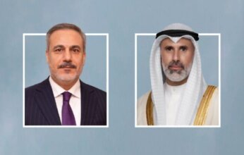 وزير الخارجية الكويتي يبحث هاتفيّاً مع نظيره التركي آخر التطورات في المنطقة