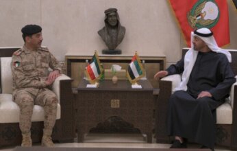 محمد بن زايد ورئيس الأركان الكويتي يبحثان تعزيز التعاون العسكري والتنسيق الأمني
