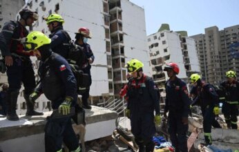 فرق الإنقاذ والإغاثة الدولية تتدفق على فنزويلا للمشاركة في مواجهة آثار الزلزالين المدمرين