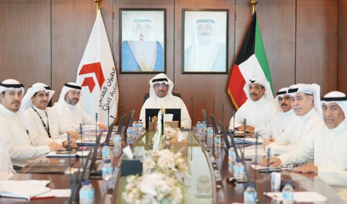 وزير الدفاع الكويتي يؤكد أهمية تطوير منظومة الطيران المدني ورفع جاهزيتها التشغيلية