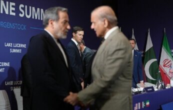 الوفد الإيراني يعود إلى طهران بعد 18 ساعة من المفاوضات مع الجانب الأمريكي