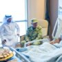 الكويت.. وكيل الحرس الوطني وكبار القادة يطمئنون على صحة حارس وطني تحت التدريب 2 khaligyoun29341