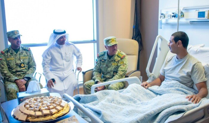 الكويت.. وكيل الحرس الوطني وكبار القادة يطمئنون على صحة حارس وطني تحت التدريب الكويت.. وكيل الحرس الوطني وكبار القادة يطمئنون على صحة حارس وطني تحت التدريب