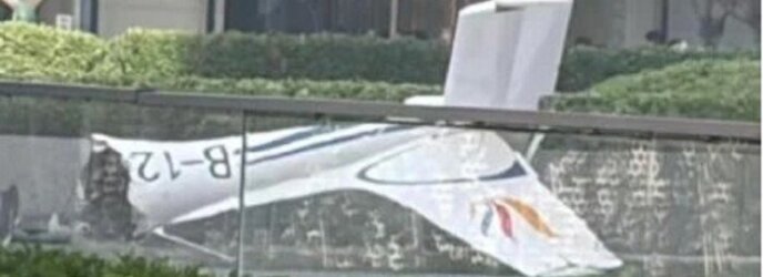 بالفيديو: طائرة صغيرة تصطدم بأطول ناطحة سحاب في بكين.. وإجلاء المبنى وسط انتشار أمني كثيف
