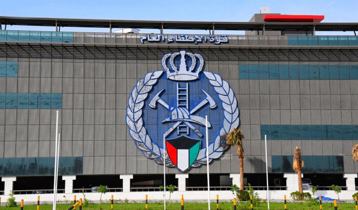قوة الإطفاء الكويتية: التعامل مع 3 بلاغات غير اعتيادية نتيجة سقوط شظايا قوة الإطفاء الكويتية: التعامل مع 3 بلاغات غير اعتيادية نتيجة سقوط شظايا