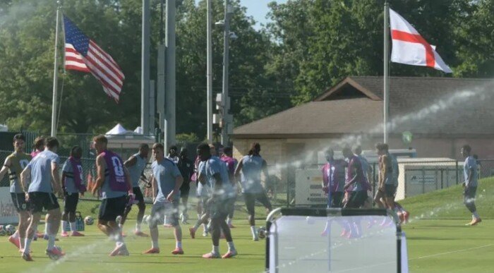 مونديال 2026.. "السكاكين" تحرم بعثة إنجلترا من طباخها مونديال 2026.. "السكاكين" تحرم بعثة إنجلترا من طباخها