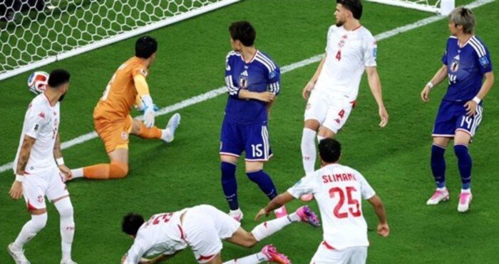 تونس تودع منافسات كأس العالم بعد الخسارة أمام اليابان تونس تودع منافسات كأس العالم بعد الخسارة أمام اليابان