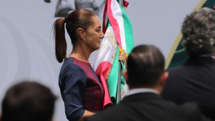 رئيسة المكسيك تدعم منتخب بلادها قبل ضربة البداية بمونديال 2026 رئيسة المكسيك تدعم منتخب بلادها قبل ضربة البداية بمونديال 2026