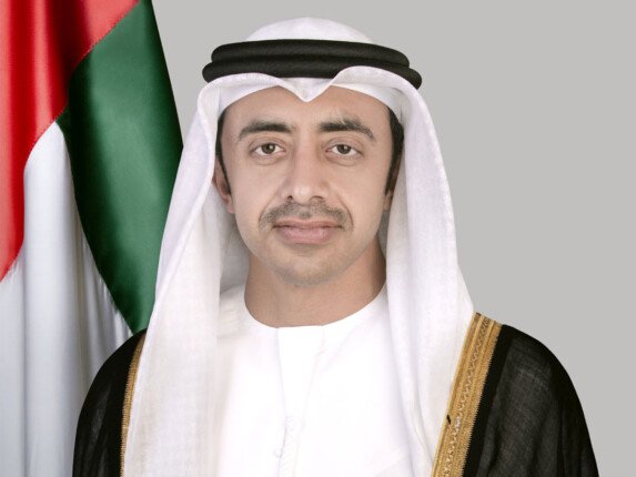 وزيرا خارجية الإمارات وإيران يبحثان تطورات المنطقة بعد الاتفاق الأمريكي الإيراني