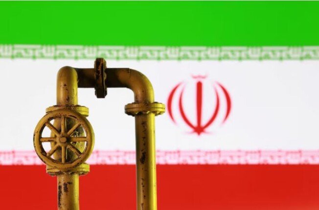 مسؤول: 25 مليون برميل من النفط الإيراني عبرت خط الحصار منذ يوم الاثنين مسؤول: 25 مليون برميل من النفط الإيراني عبرت خط الحصار منذ يوم الاثنين