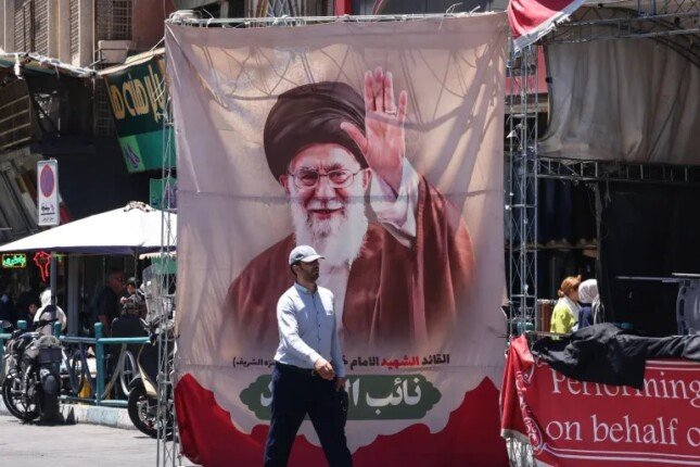 عطلة رسمية في طهران لمدة ثلاثة أيام تزامنًا مع مراسم تشييع المرشد الإيراني السابق علي خامنئي عطلة رسمية في طهران لمدة ثلاثة أيام تزامنًا مع مراسم تشييع المرشد الإيراني السابق علي خامنئي