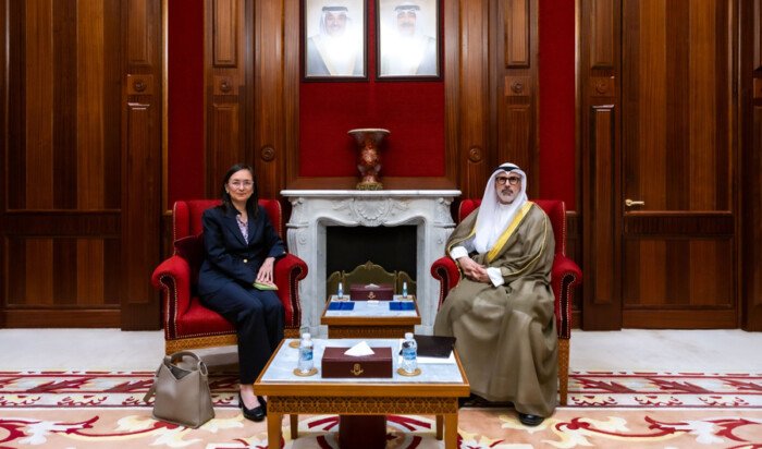 وزير الخارجية الكويتي يؤكد أولوية ملف المفقودين والأرشيف الوطني خلال استقباله ممثلة الأمم المتحدة وزير الخارجية الكويتي يؤكد أولوية ملف المفقودين والأرشيف الوطني خلال استقباله ممثلة الأمم المتحدة