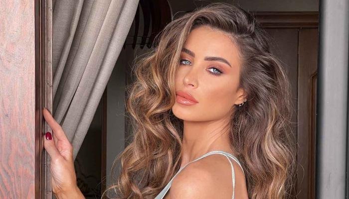 أنابيلا هلال تكشف أسرار سعادتها العائلية وتعلق على التغير اللافت في إطلالة وائل كفوري أنابيلا هلال تكشف أسرار سعادتها العائلية وتعلق على التغير اللافت في إطلالة وائل كفوري