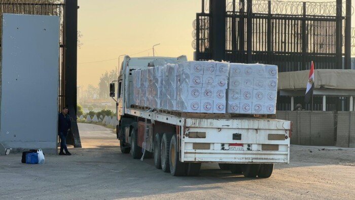 مصر.. قافلة المساعدات الإنسانية الـ 211 تتوجه إلي قطاع غزة مصر.. قافلة المساعدات الإنسانية الـ 211 تتوجه إلي قطاع غزة