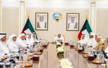 مجلس الوزراء الكويتي يدين الاعتداءات الإيرانية ويؤكد حق البلاد في اتخاذ الإجراءات اللازمة لحماية سيادتها