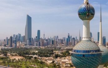 طقس الكويت المتوقع اليوم الجمعة.. حار إلى شديد الحرارة ورياح مثيرة للغبار