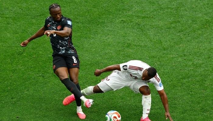فيفا يعاقب المدافع القطري عاصم مادبو بإيقاف طويل.. ما القصة والتفاصيل؟