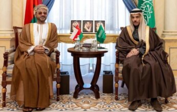 وزيرا خارجية السعودية وسلطنة عُمان يبحثان جهود احتواء الأزمة الأمريكية الإيرانية