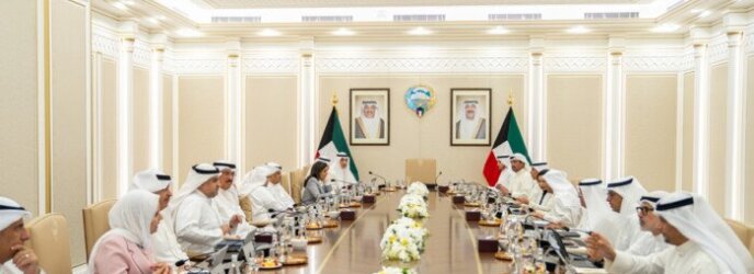 مجلس الوزراء الكويتي يرحب بالتفاهم الأمريكي الإيراني ويشيد بجهود قطر وباكستان