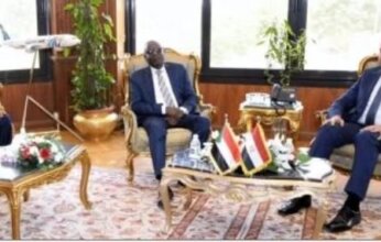 مصر.. وزير الطيران يستقبل وزير النقل السوداني لتعزيز التعاون الإستراتيجي