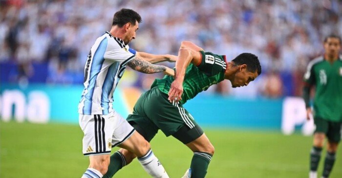 تقارير.. «فيفا» يعاقب حكم فيديو مباراة الأرجنتين والجزائر تقارير.. «فيفا» يعاقب حكم فيديو مباراة الأرجنتين والجزائر
