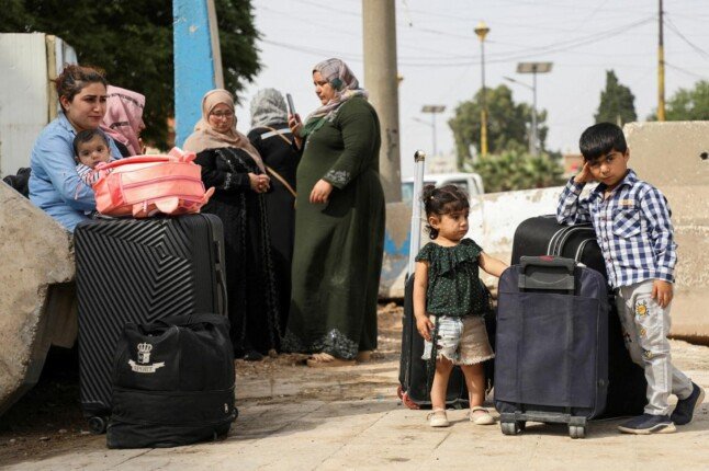 العامة للمنافذ والجمارك: عودة أكثر من مليون و260 ألف سوري طوعا إلى بلادهم العامة للمنافذ والجمارك: عودة أكثر من مليون و260 ألف سوري طوعا إلى بلادهم