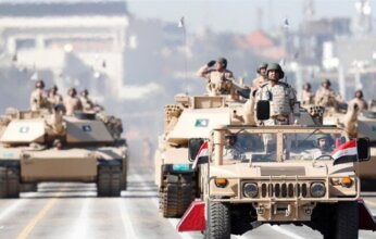 الدفاع العراقية تتسلم أسلحة ضمن خطة حصر السلاح بيد الدولة بعد فك ارتباط فصائل مسلحة