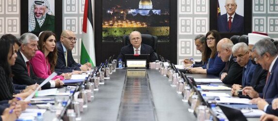 الحكومة الفلسطينية تحذر من تصاعد جرائم المستوطنين الإرهابية في مختلف مناطق الضفة الغربية الحكومة الفلسطينية تحذر من تصاعد جرائم المستوطنين الإرهابية في مختلف مناطق الضفة الغربية