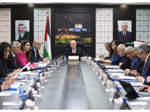 الحكومة الفلسطينية تحذر من تصاعد جرائم المستوطنين الإرهابية في مختلف مناطق الضفة الغربية