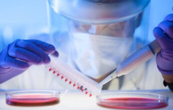 تقنية مبتكرة لتحليل الدم تمنح الأطباء أداة أكثر دقة لمتابعة مرضى السرطان بعد العلاج