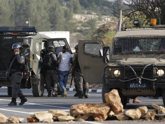 قوات الاحتلال الإسرائيلي تعتقل 8 فلسطينيين من الضفة الغربية قوات الاحتلال الإسرائيلي تعتقل 8 فلسطينيين من الضفة الغربية