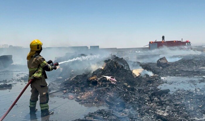 الكويت.. «الإطفاء» تسيطر على حريق مصنع لتدوير النفايات في منطقة ميناء عبد الله الكويت.. «الإطفاء» تسيطر على حريق مصنع لتدوير النفايات في منطقة ميناء عبد الله