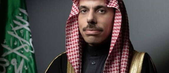 وزيرا خارجية السعودية وباكستان يؤكدان دعم الوساطة واستئناف المحادثات الأمريكية الإيرانية
