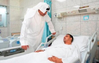 وزير الدفاع الكويتي يتفقّد القوة البحرية ويطمئن على صحة عدد من المصابين
