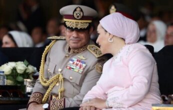 صور جديدة.. السيدة انتصار السيسي من مقر القيادة الاستراتيجية.. : لحظة فخر وحب