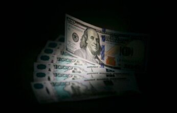 الدولار يتجه لتسجيل أكبر خسارة أسبوعية في ثلاثة أشهر بعد تباطؤ نمو الوظائف الأمريكية