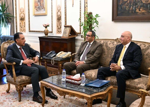 مصر.. رئيس الوزراء يستقبل الرئيس التنفيذي الجديد لجهاز تنمية المشروعات المتوسطة والصغيرة ومتناهية الصغر