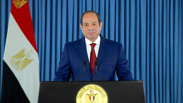 الرئيس السيسي: مصر مضت في مسيرتها رغم ما يحيط بها من ظروف عصيبة وضغوط جسيمة وفي منطقة تموج بالحروب والأزمات الرئيس السيسي: مصر مضت في مسيرتها رغم ما يحيط بها من ظروف عصيبة وضغوط جسيمة وفي منطقة تموج بالحروب والأزمات