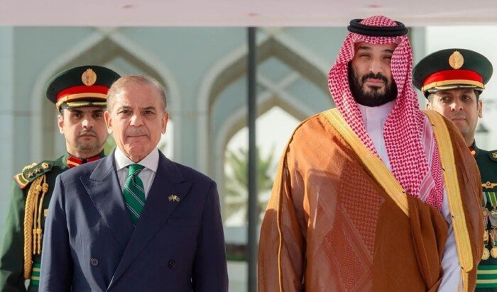 اتصال سعودي - باكستاني يؤكد دعم أمن الملاحة في البحر الأحمر وتنسيقًا لخفض التصعيد اتصال سعودي - باكستاني يؤكد دعم أمن الملاحة في البحر الأحمر وتنسيقًا لخفض التصعيد