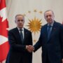 أردوغان يهدي كارني مسدساً منقوشاً باسمه خلال قمة الناتو في أنقرة 4 khaligyoun16049