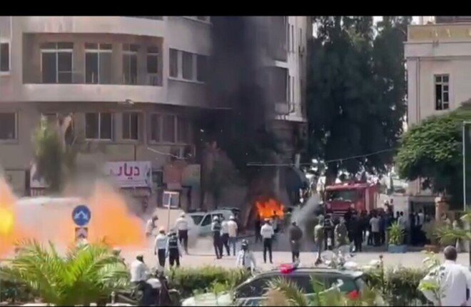 عاجل.. انفجاران يهزان وسط دمشق قرب مقر إقامة الرئيس الفرنسي ماكرون عاجل.. انفجاران يهزان وسط دمشق قرب مقر إقامة الرئيس الفرنسي ماكرون