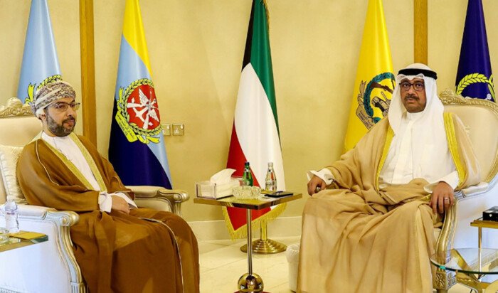 الكويت.. وزير الدفاع يستقبل سفير سلطنة عمان بمناسبة انتهاء فترة عمله الكويت.. وزير الدفاع يستقبل سفير سلطنة عمان بمناسبة انتهاء فترة عمله