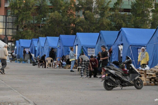 لبنان يزيل خيم النازحين من واجهة بيروت البحرية مع تواصل خطة العودة والإيواء لبنان يزيل خيم النازحين من واجهة بيروت البحرية مع تواصل خطة العودة والإيواء
