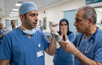 شكوى تكشف مفاجأة.. طبيب مزيف يمارس جراحة الأعصاب والعمود الفقري لسنوات رغم عدم امتلاكه أي مؤهل علمي